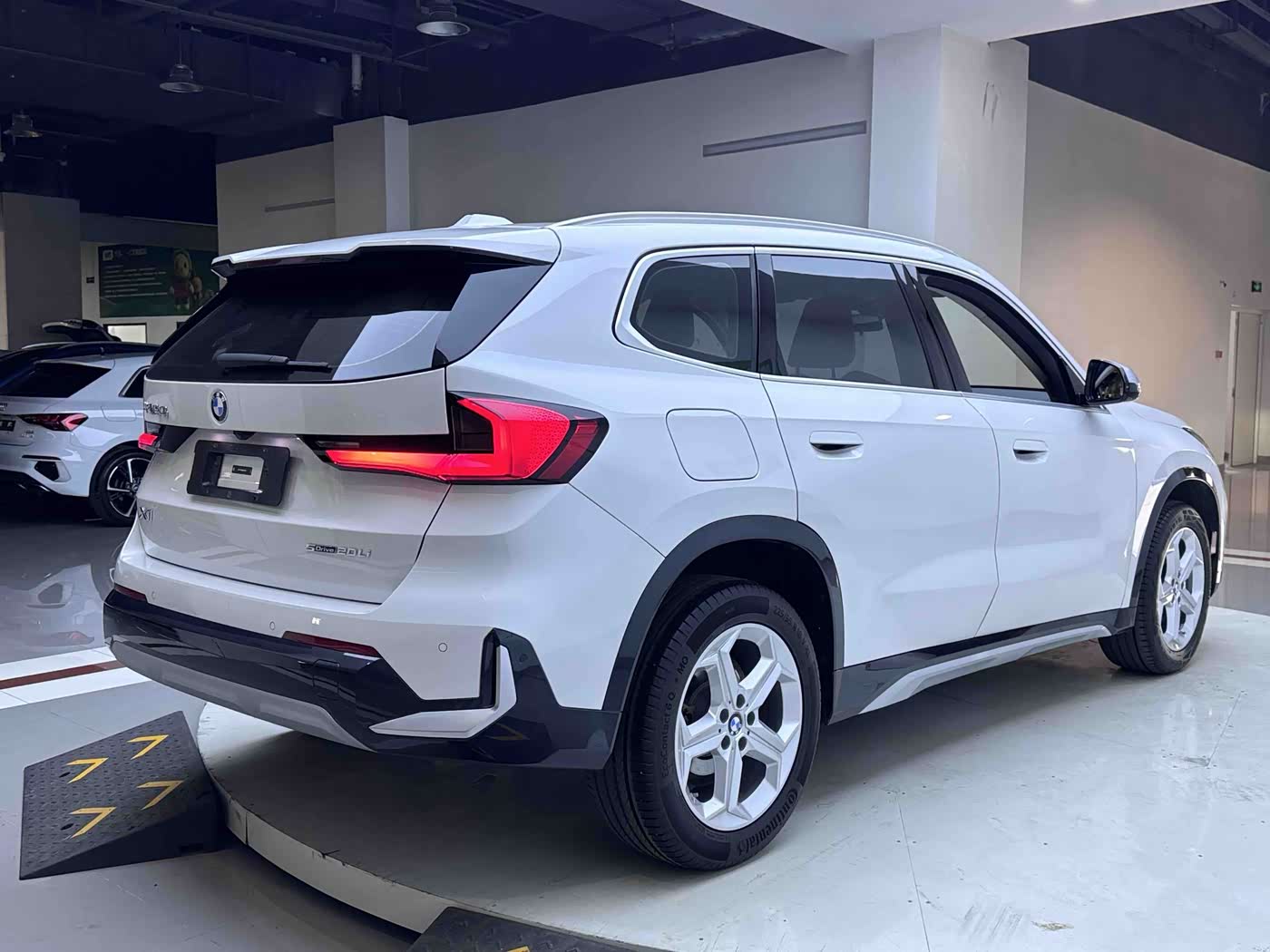 BMW X1 1.5 л 2023 г. Белый, пробег 28000 км