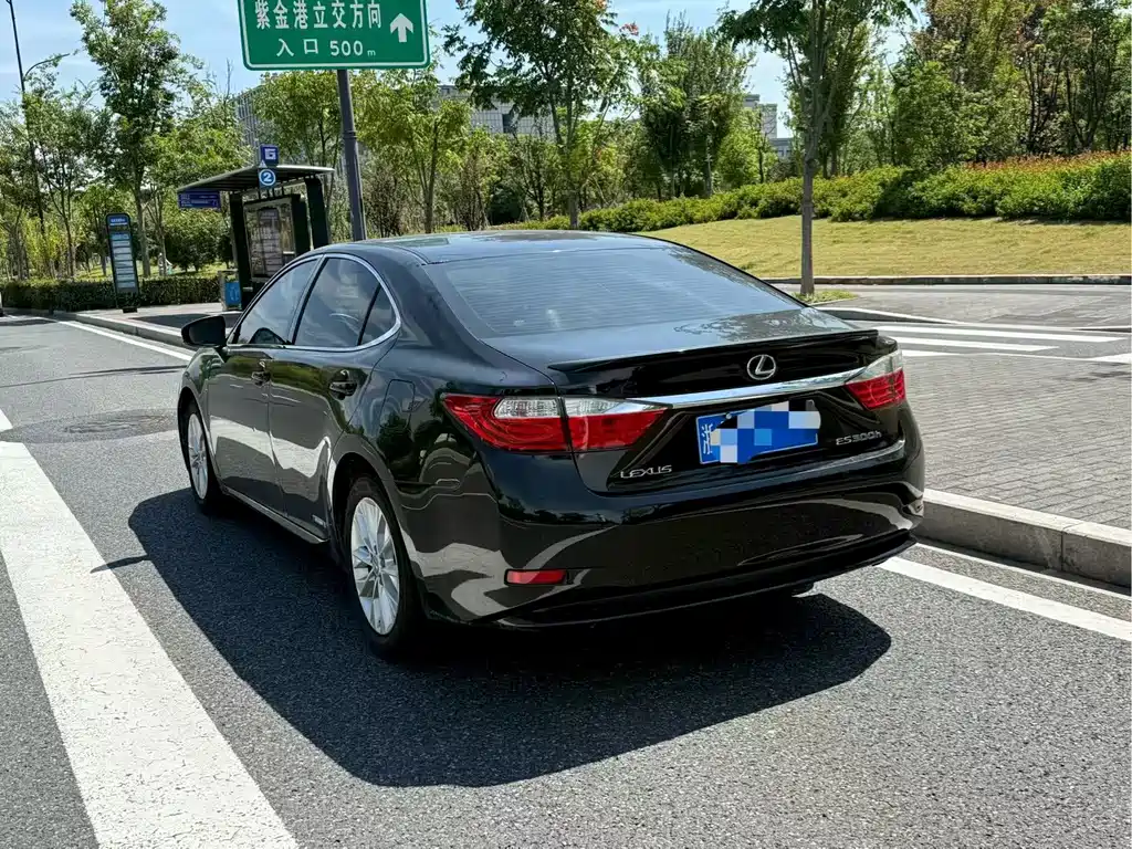 Lexus ES — миниатюра 6