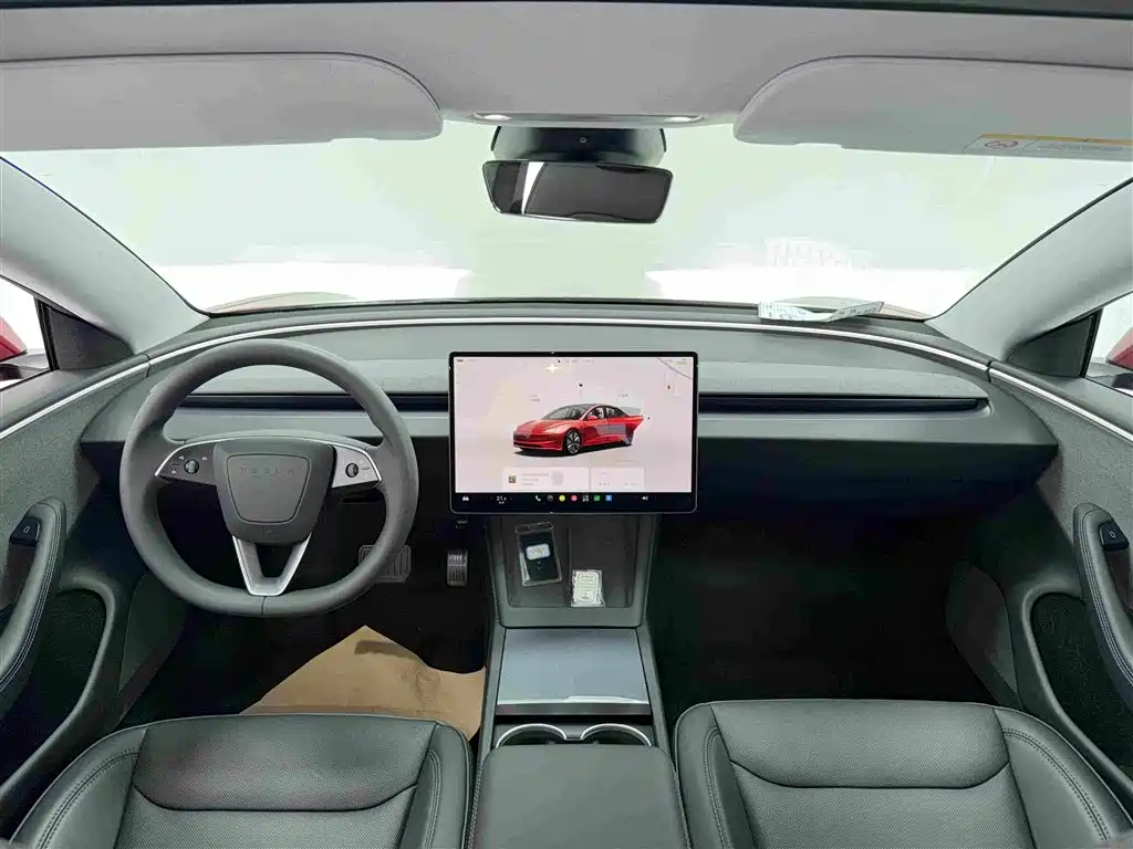 Tesla Model 3 — миниатюра 7