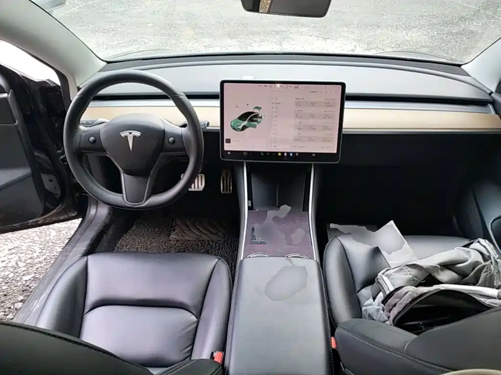 Tesla Model 3 — миниатюра 10