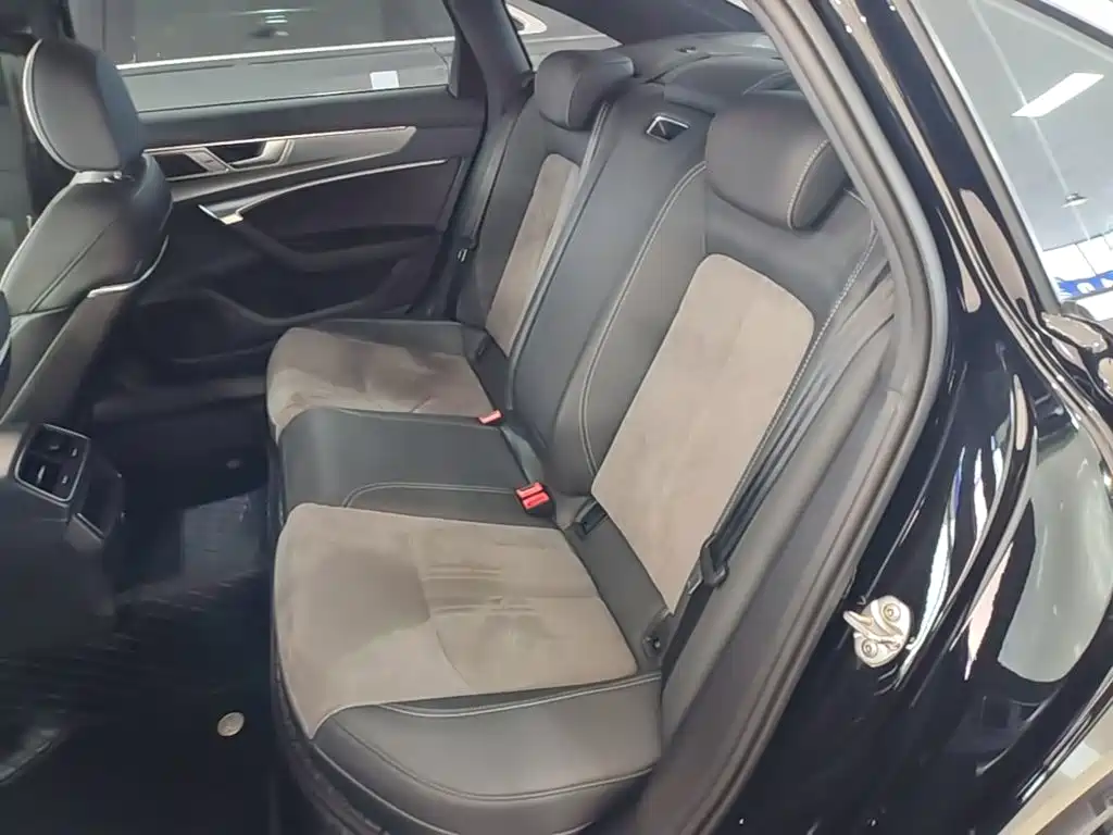 Audi A6L 2023 — фото 16
