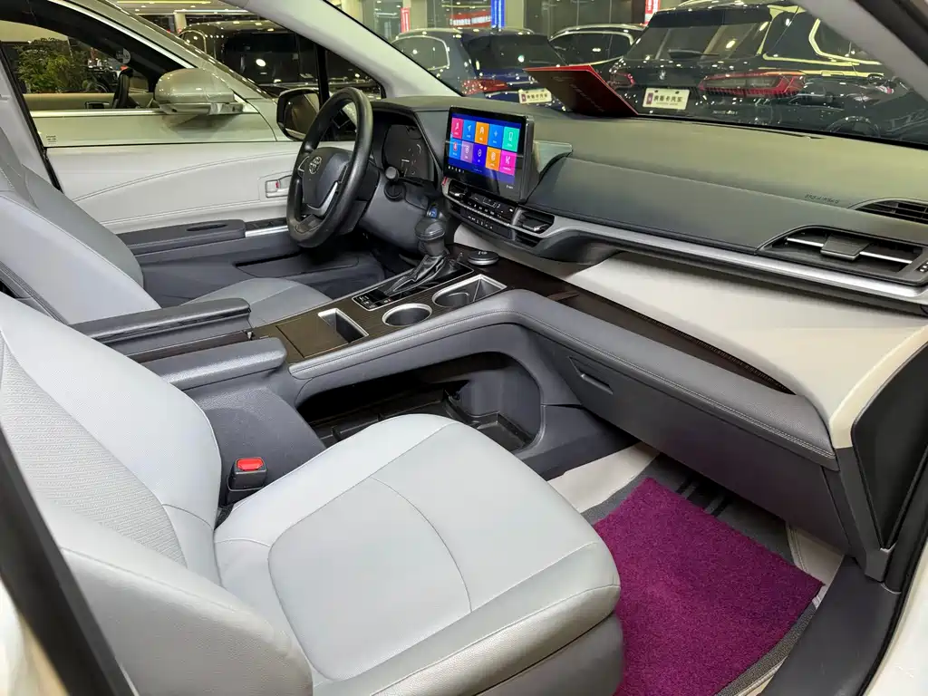 Toyota Granvia — миниатюра 12