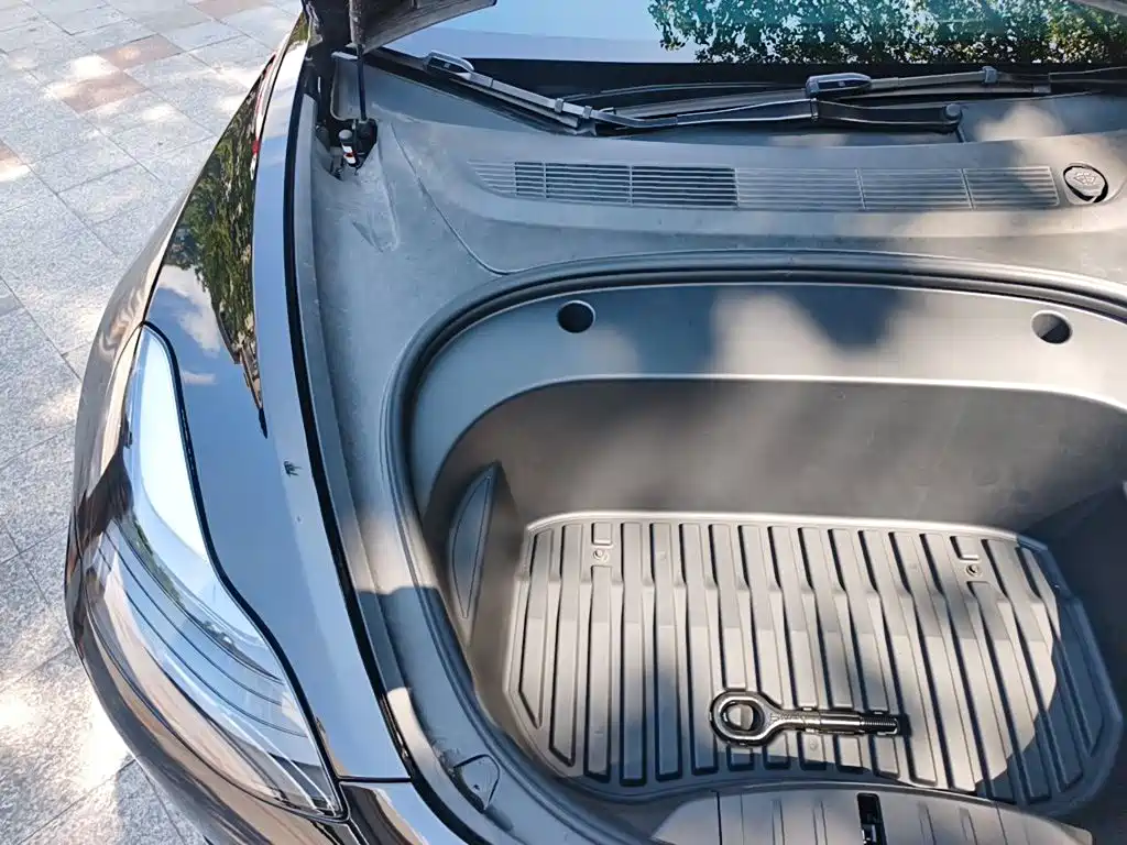 Tesla Model 3 — миниатюра 21