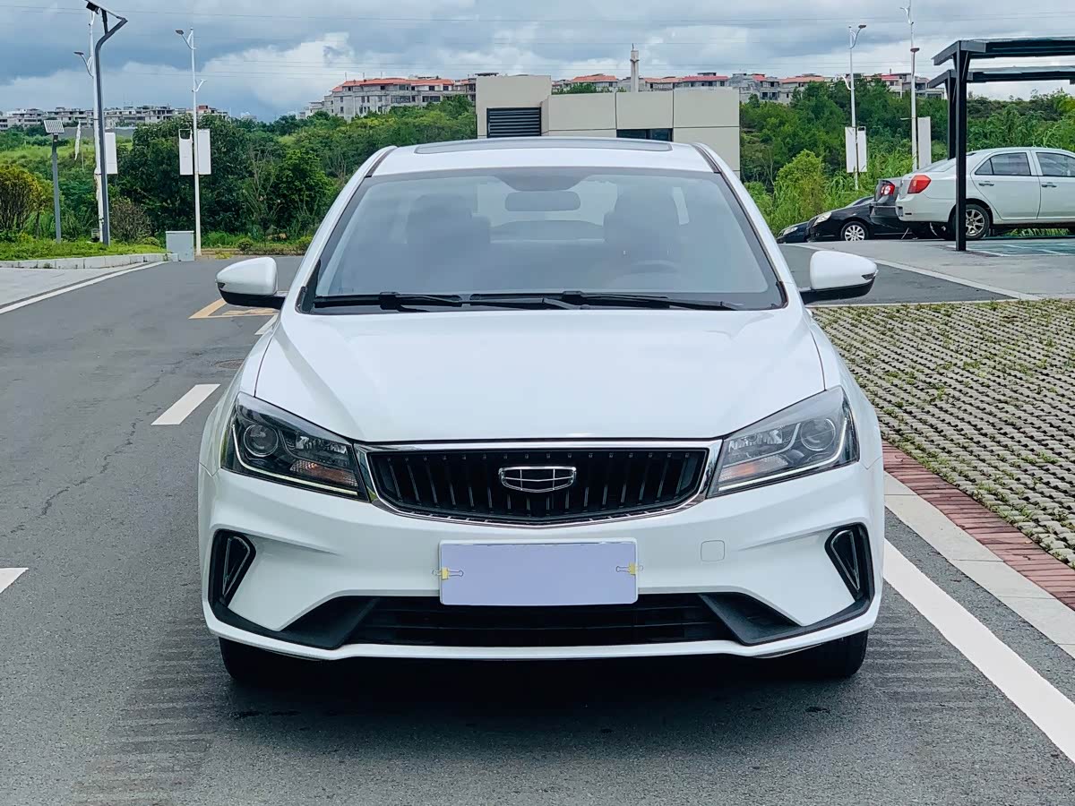 Geely Emgrand 1.5 л 2022 г. Белый, пробег 20000 км