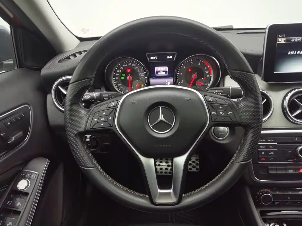 Mercedes-Benz GLA — миниатюра 11
