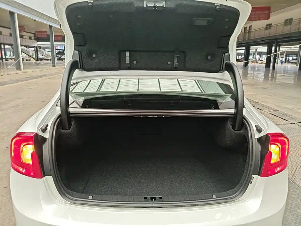 Volvo S60 — миниатюра 19