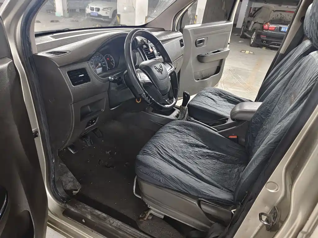 Wuling Rongguang V — миниатюра 6