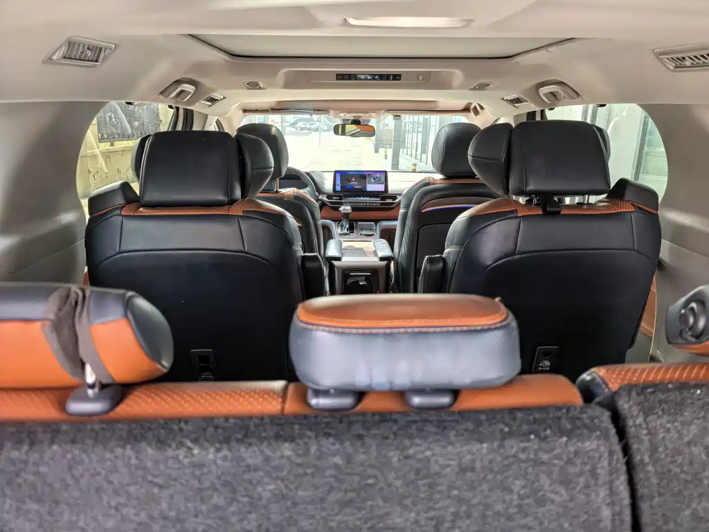 Toyota Granvia — миниатюра 10