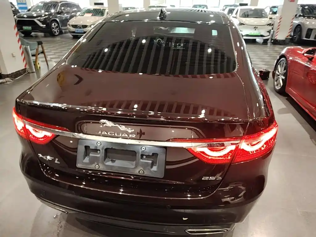 Jaguar XFL — миниатюра 6