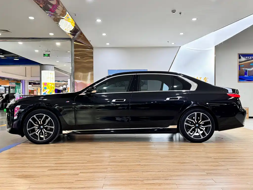 BMW 7 Series 7 2023 735Li M Sport
