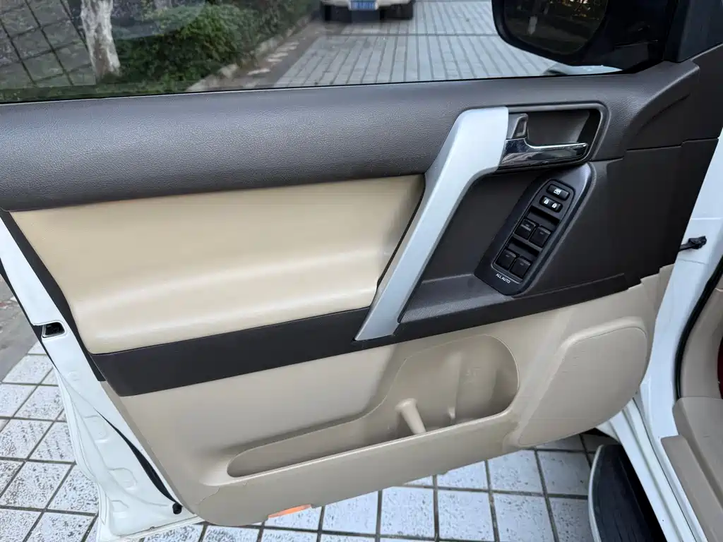 Toyota Prado — миниатюра 8