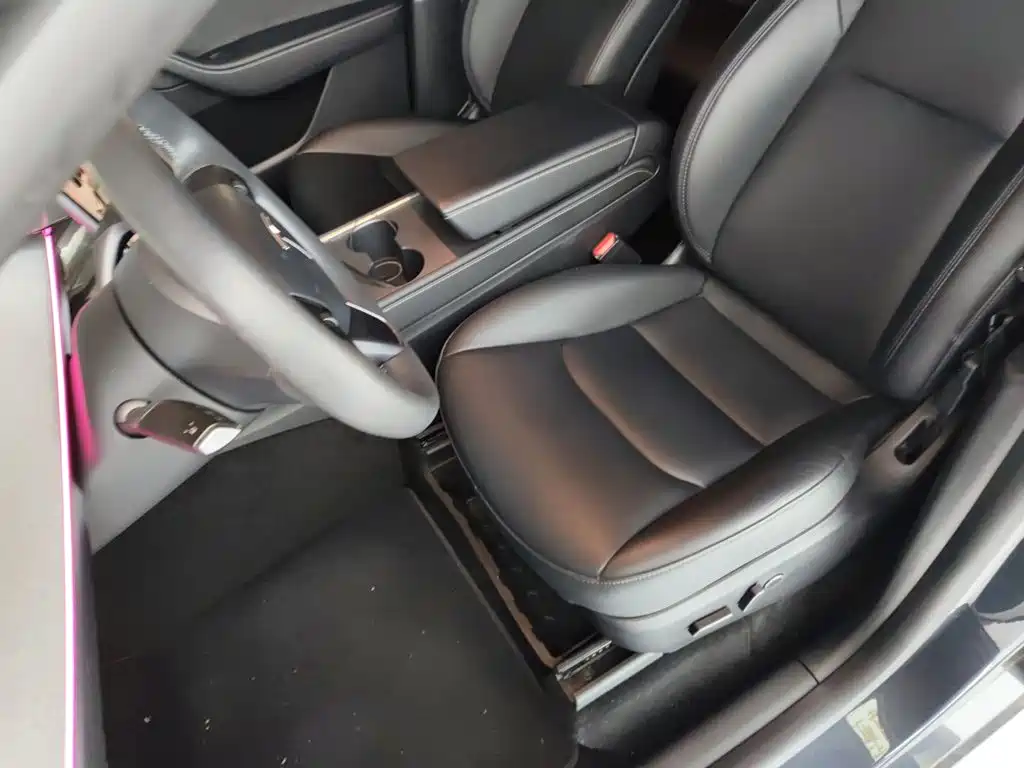 Tesla Model Y — миниатюра 11