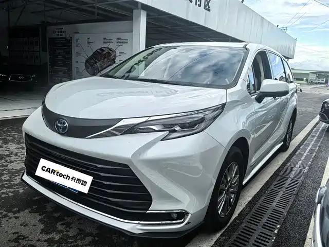 TOYOTA SIENNA 2023