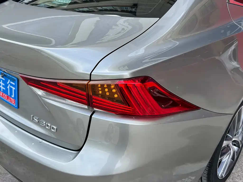 Lexus IS — миниатюра 10