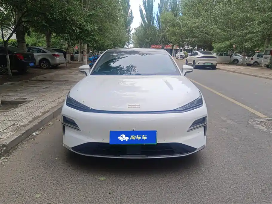 Geely Galaxy Galaxy 8 8 2025 130km EM-i Flagship