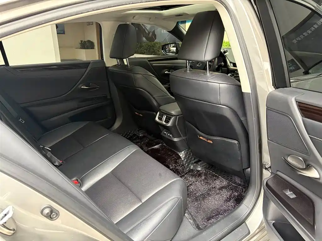 Lexus ES — миниатюра 9