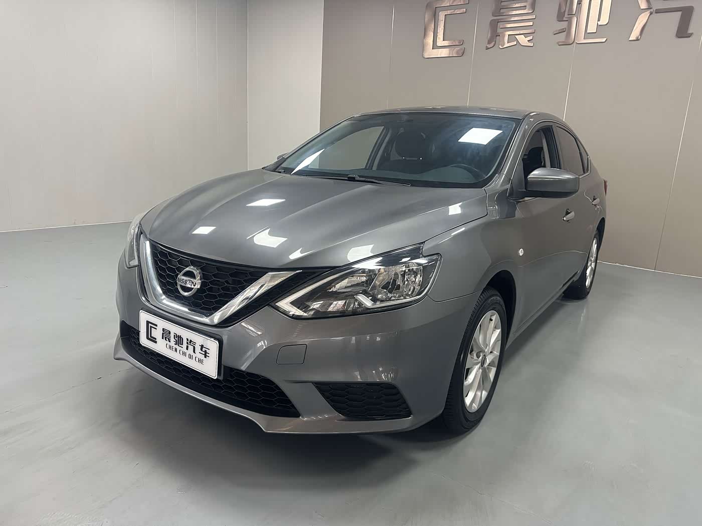 Nissan Sylphy 1.6 л 2023 г. Серебристо-серый, пробег 22000 км