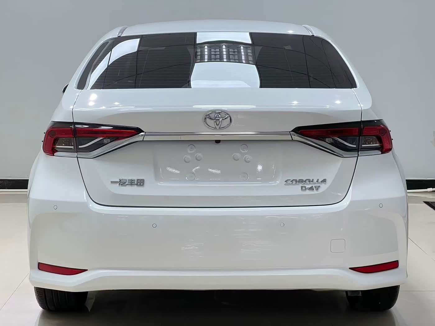 Toyota Corolla 1.2 л 2023 г. Белый, пробег 9200 км