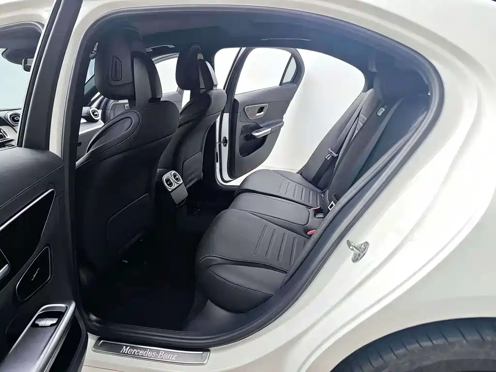 Mercedes-Benz C-Class — миниатюра 7