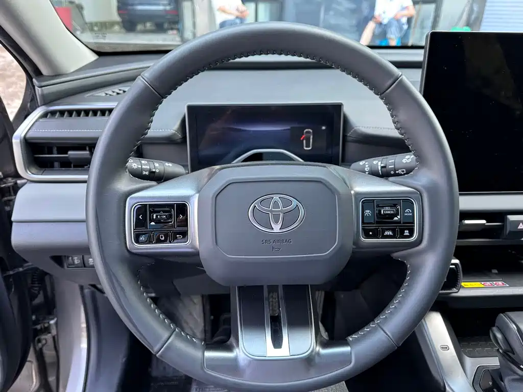 Toyota RAV4 — миниатюра 10
