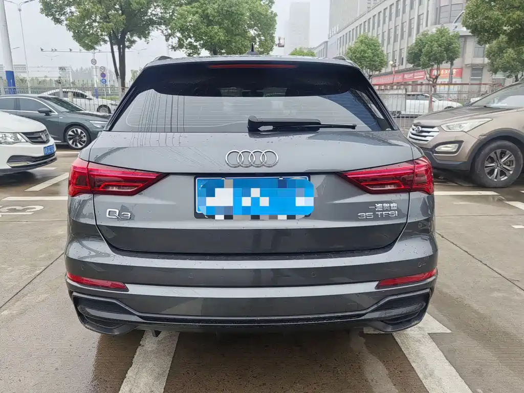 Audi Q3 2023 35 TFSI Fashion (1.4T)