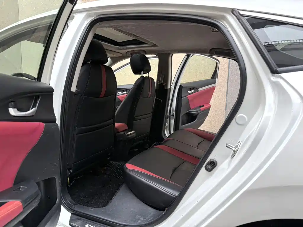 Honda Civic 2016 220TURBO MT Luxury