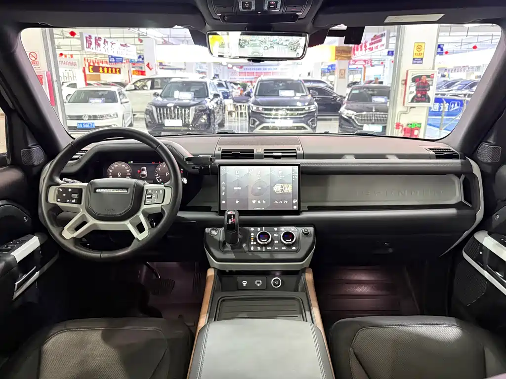 Land Rover Defender 2023 — фото 11