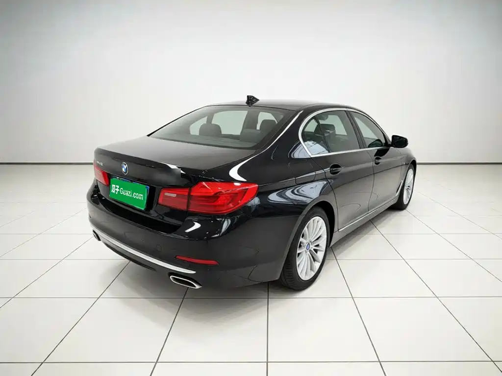 BMW 5 Series — миниатюра 6