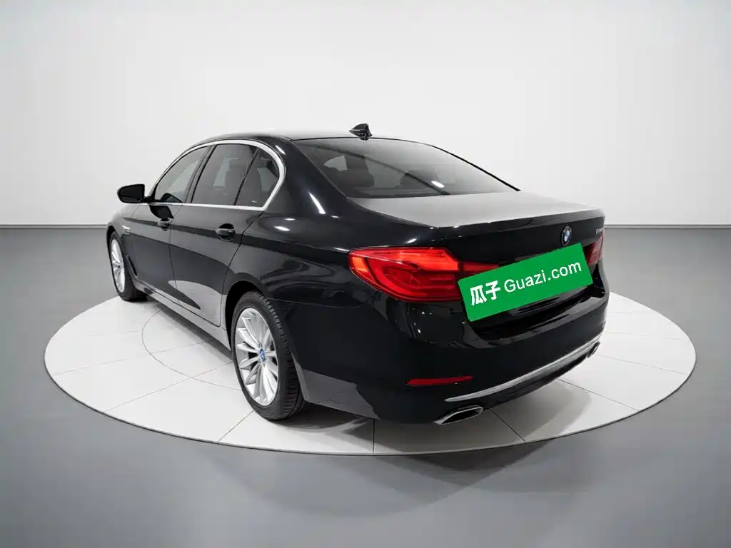 BMW 5 Series — миниатюра 4