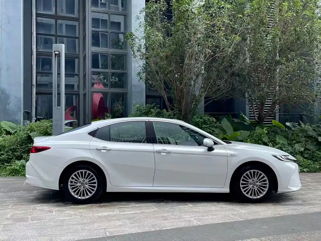 Toyota Camry — миниатюра 7