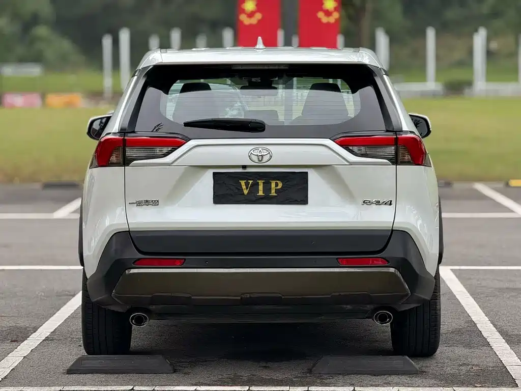 Toyota RAV4 — миниатюра 8