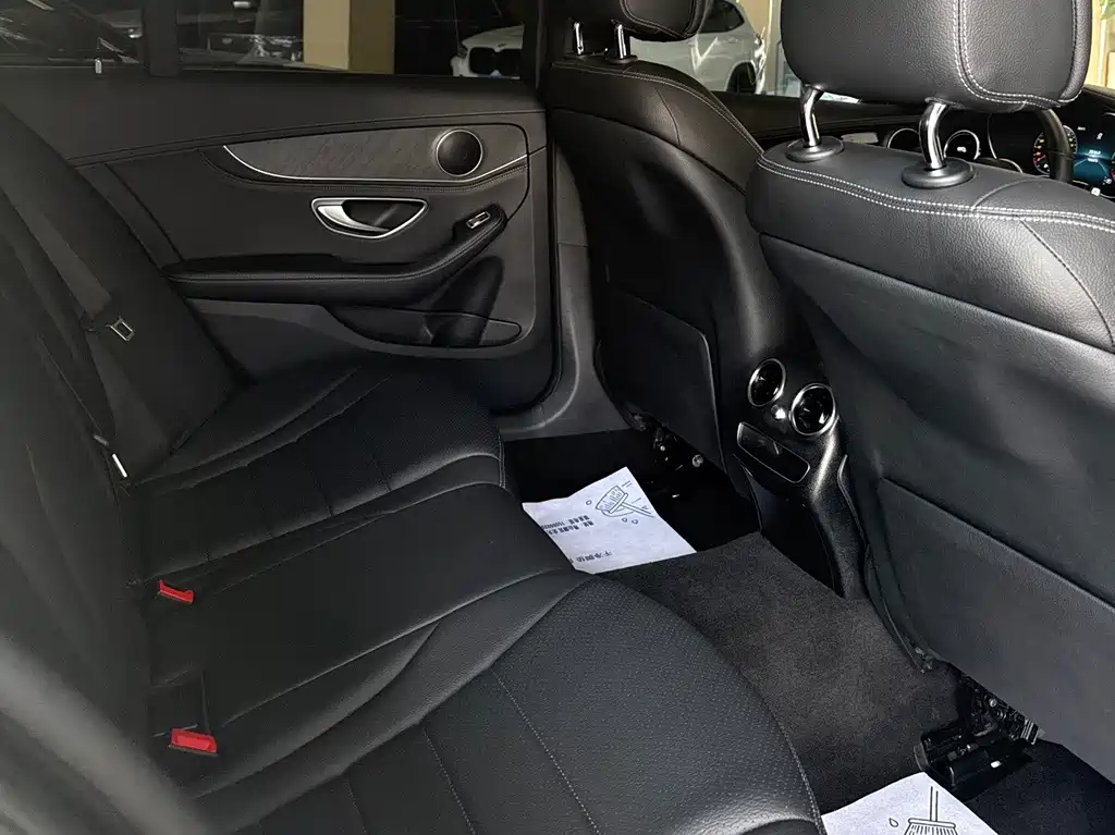 Mercedes-Benz C-Class — миниатюра 6