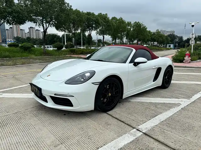 PORSCHE  718 2018