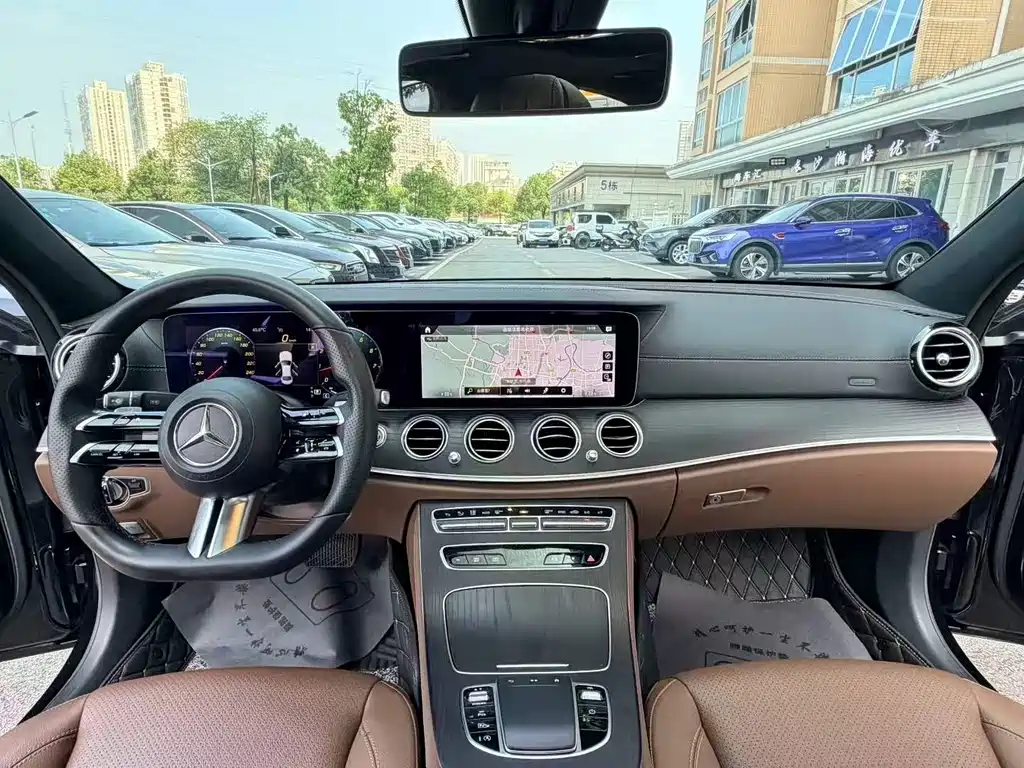Mercedes-Benz E-Class — миниатюра 5
