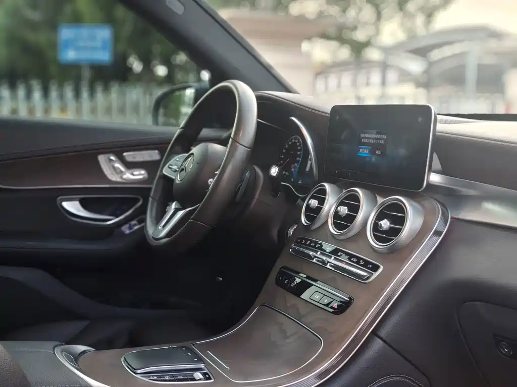 Mercedes-Benz GLC — миниатюра 10
