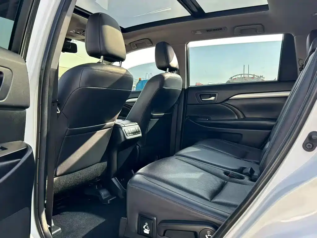 Toyota Highlander — миниатюра 6
