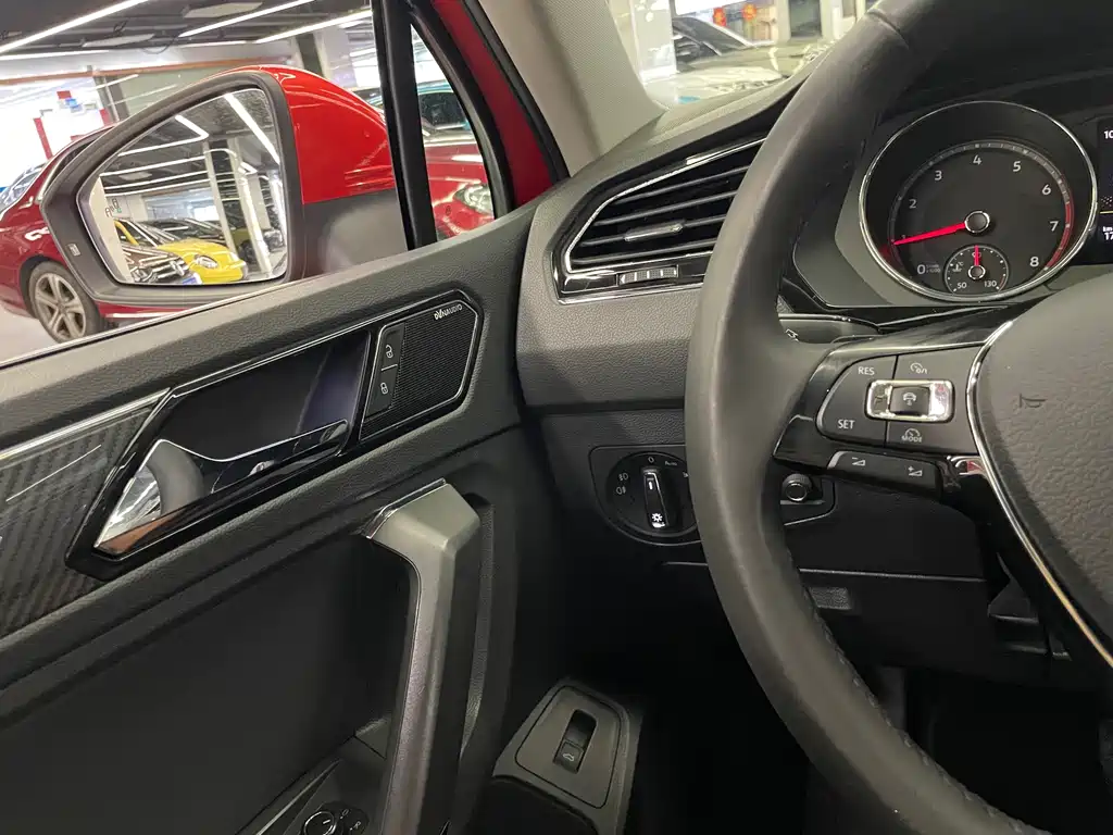 Volkswagen Tiguan L — миниатюра 15