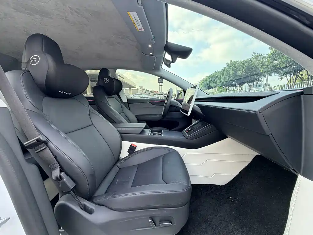 Tesla Model Y — миниатюра 6