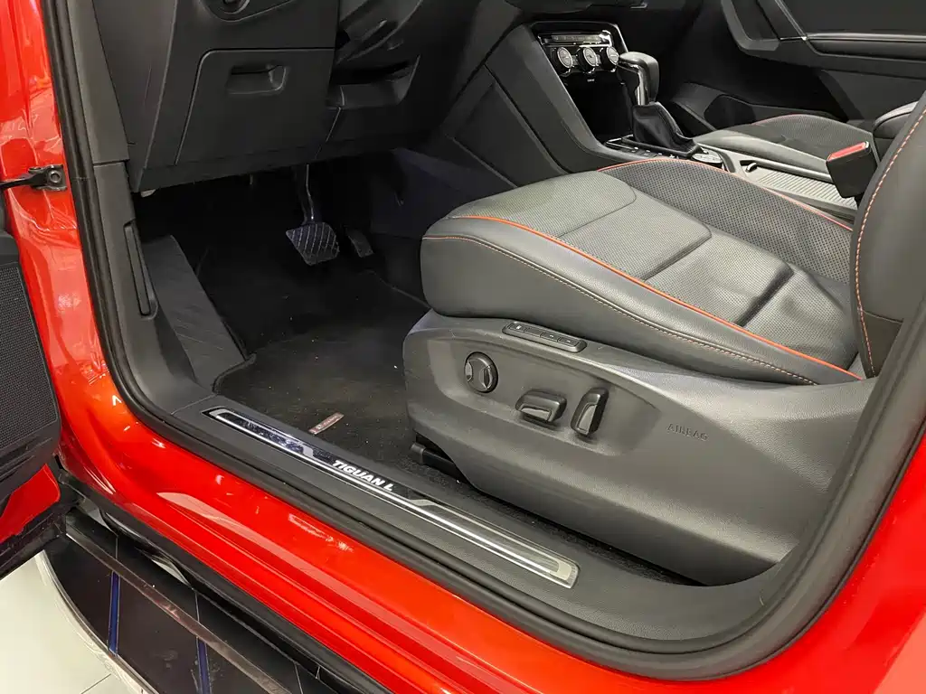 Volkswagen Tiguan L — миниатюра 31