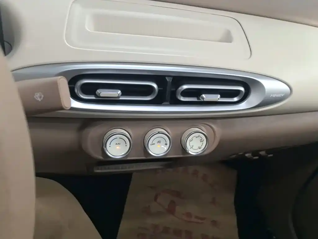 Wuling MINIEV — миниатюра 13
