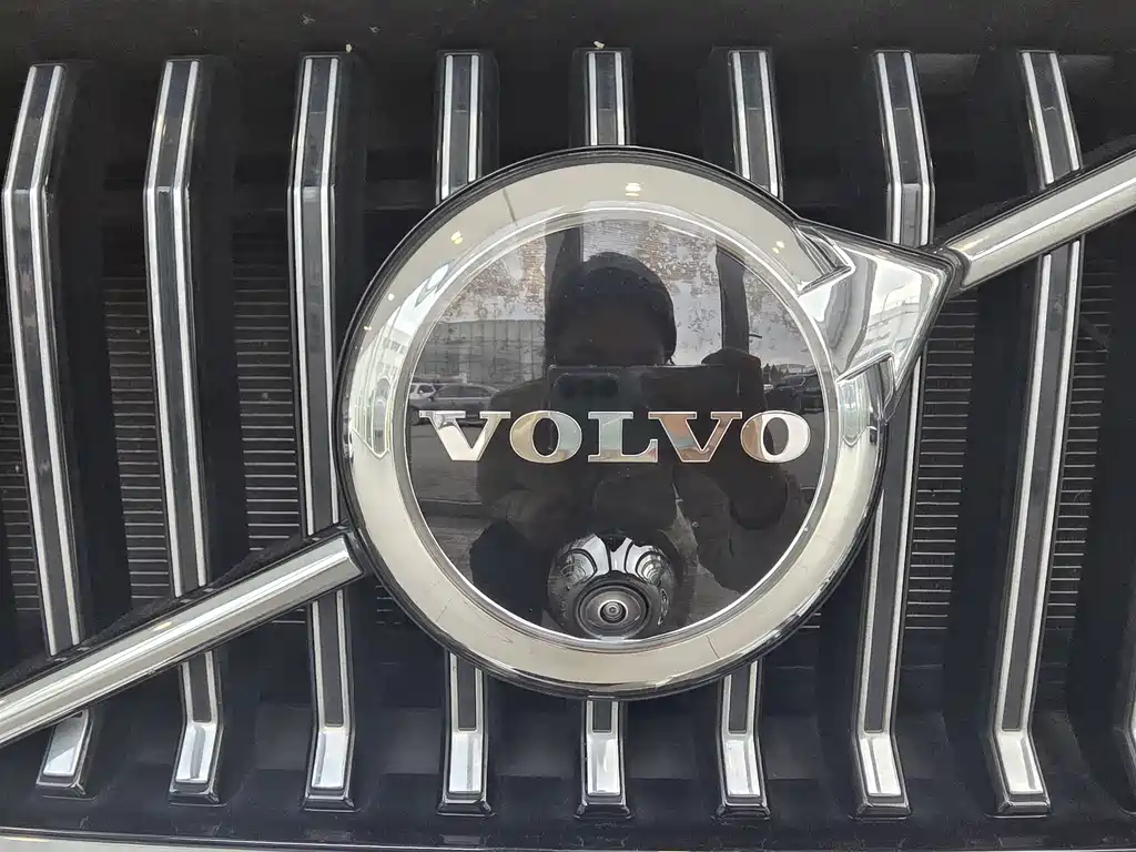 VOLVO XC60 PLUG IN HYBRID