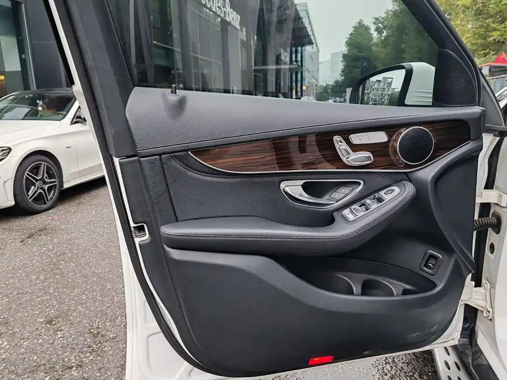 Mercedes-Benz GLC — миниатюра 9