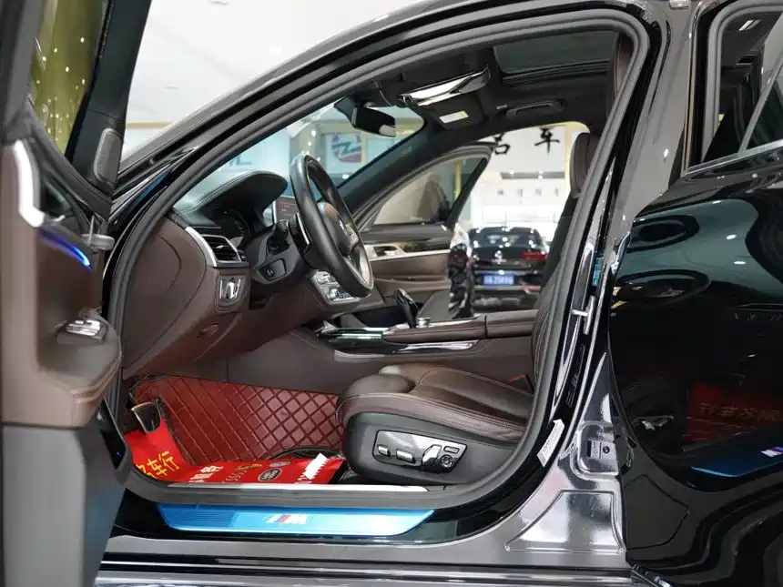 BMW 7 Series — миниатюра 5