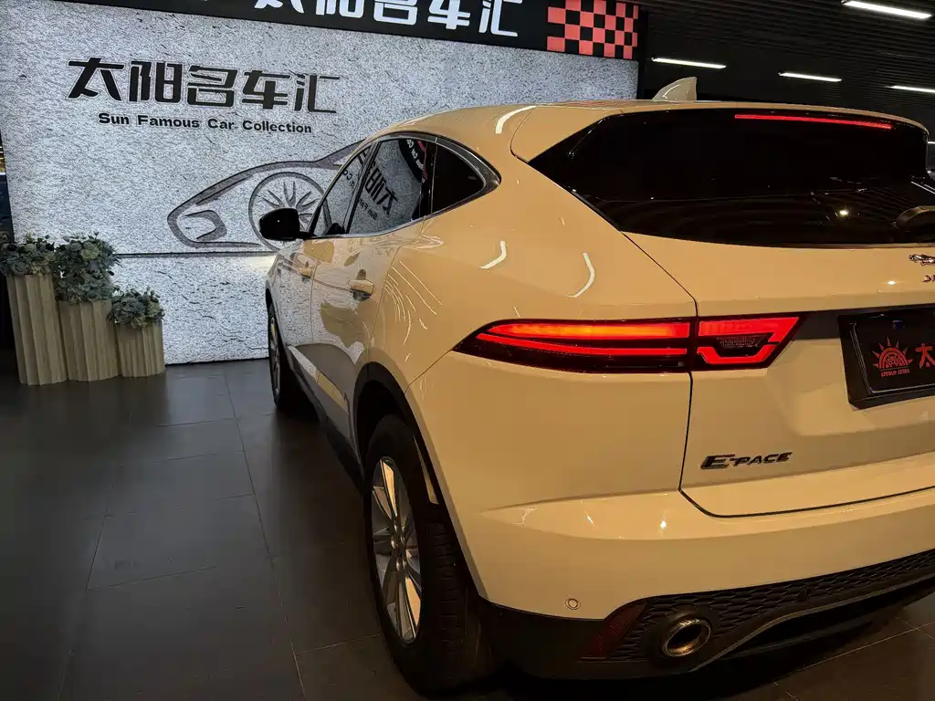 Jaguar E-PACE — миниатюра 16