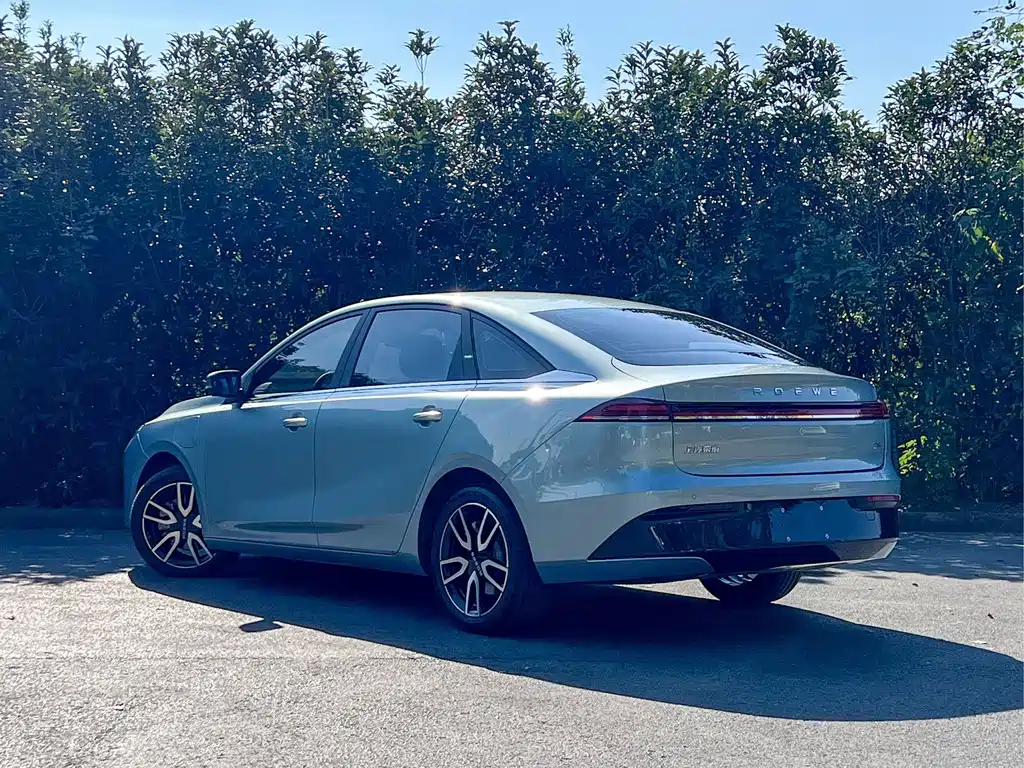 Roewe D6 — миниатюра 5