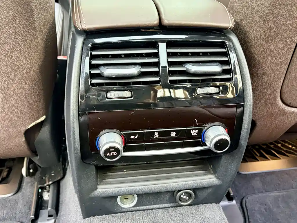 BMW 5 Series New Energy — миниатюра 16