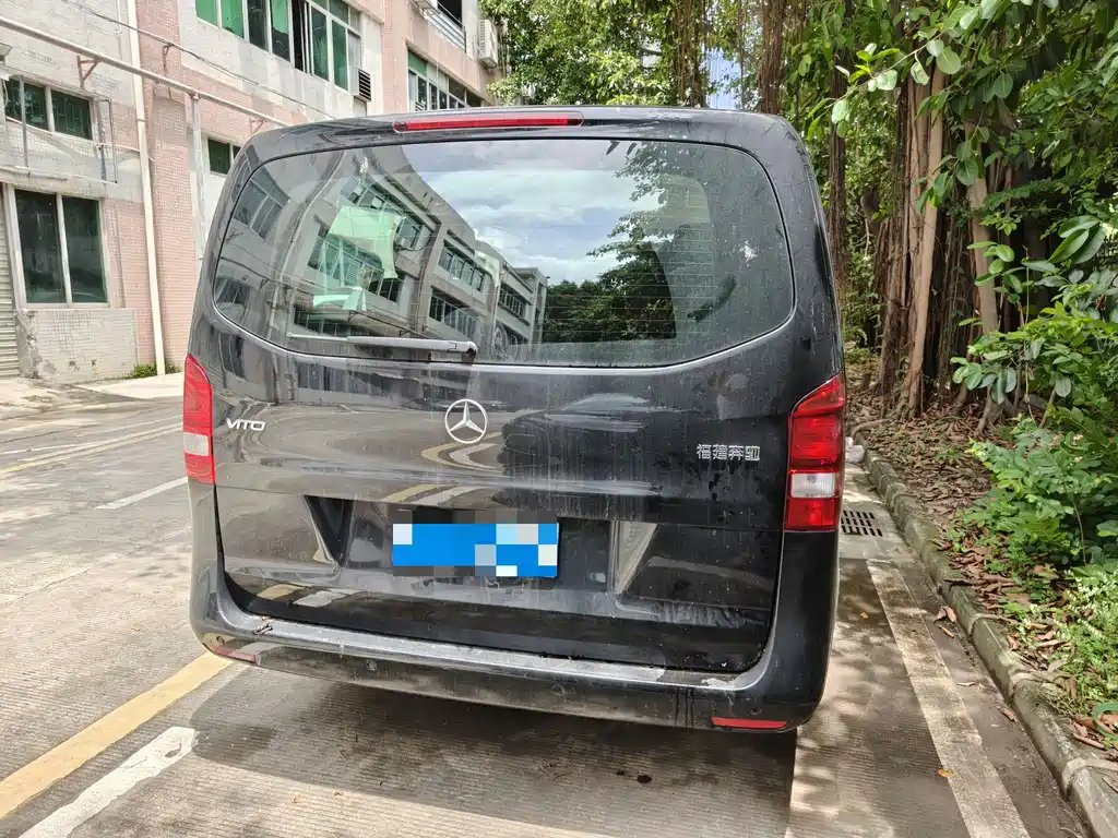 Mercedes-Benz Vito 2023 2.0T 7 мест