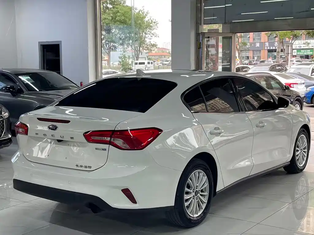 Ford Focus 2019 EcoBoost 125 AT V