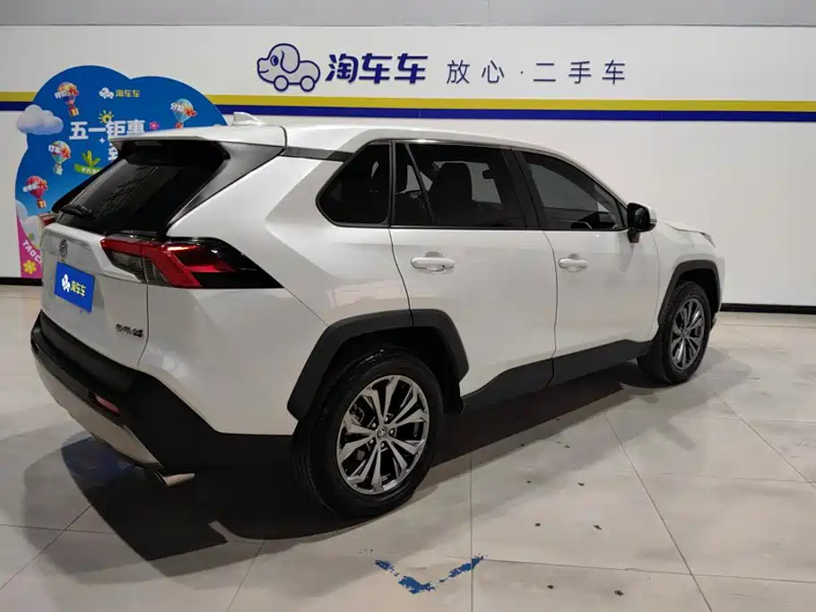 Toyota RAV4 — миниатюра 3