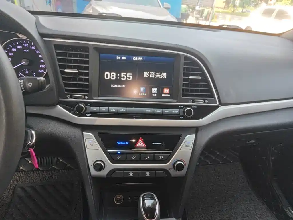 Hyundai Elantra — миниатюра 13